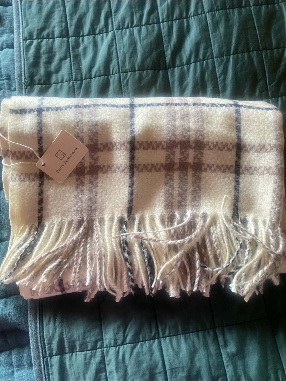Pretty Persuasions NWT Patterned 28” x 70” + 5” fringe Scarf,Throw, table runner